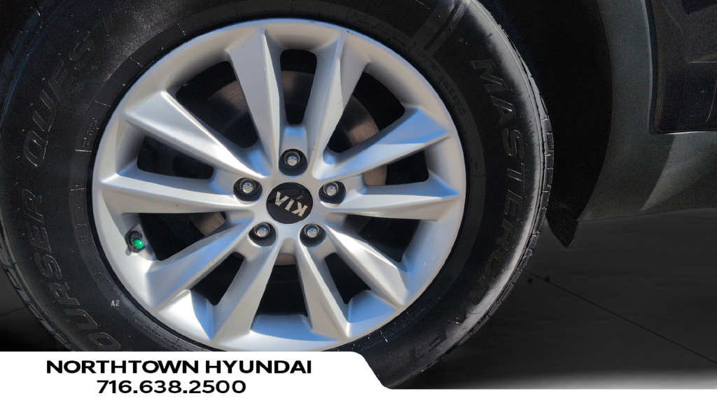 Used 2020 Kia Sorento LX FWD image 23