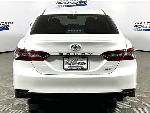 Used 2021 Toyota Camry XLE image 4