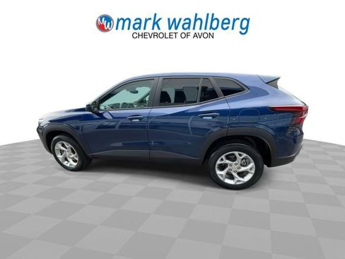 Used 2024 Chevrolet Trax LS w/ LS Convenience Package FWD image 5