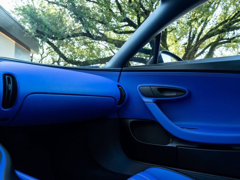 Used 2020 Bugatti Chiron image 25