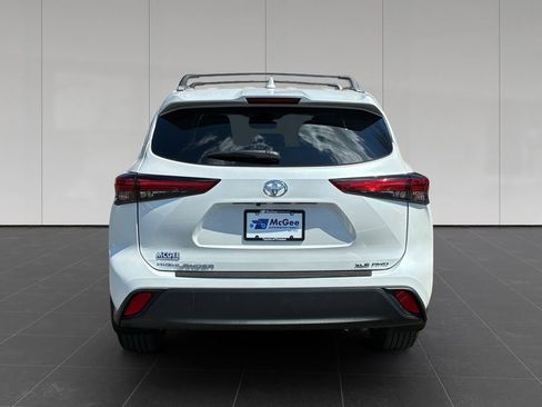 Used 2023 Toyota Highlander XLE image 4