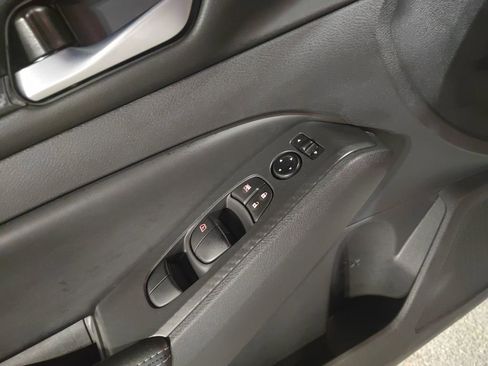 Used 2025 Nissan Altima 2.5 SV image 18