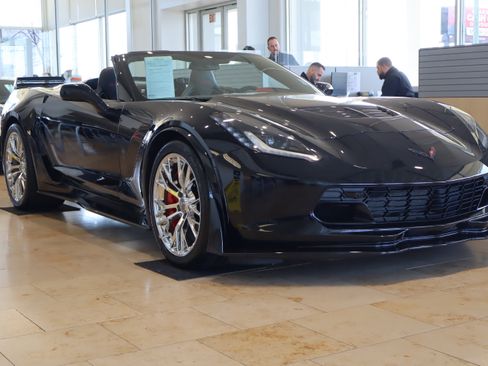 Used 2016 Chevrolet Corvette Z06 w/ 3LZ Preferred Equipment Group image 2