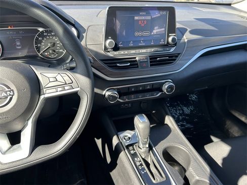 Used 2025 Nissan Altima 2.5 SV image 15