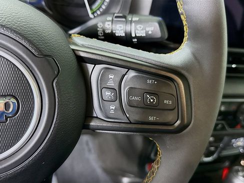 Used 2024 Jeep Wrangler Unlimited AWD/4WD image 23