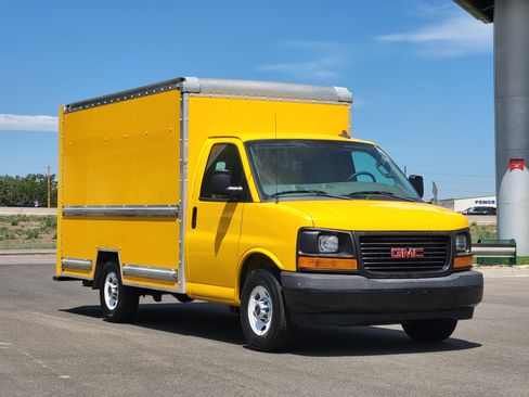 Used 2017 GMC Savana 3500 RWD image 3
