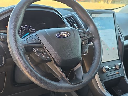 Certified 2022 Ford Edge SE image 13