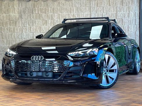 Used 2022 Audi e-tron GT Prestige w/ Prestige Package image 2