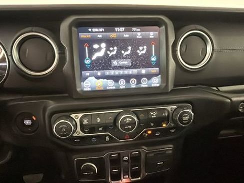 Used 2022 Jeep Wrangler Unlimited Rubicon 4xe w/ Cold Weather Group AWD/4WD image 23