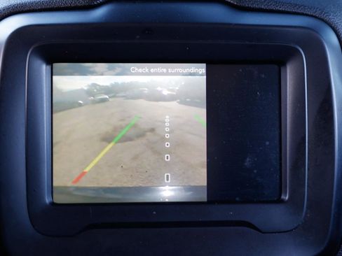 Used 2018 Jeep Renegade Latitude image 34