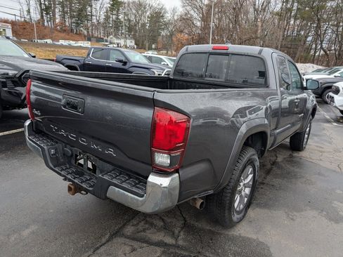 Used 2019 Toyota Tacoma SR5 w/ SR5 Appearance Package (SM) image 8