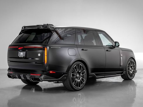 Used 2025 Land Rover Range Rover SV AWD/4WD image 2