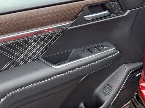 Used 2025 GMC Acadia Denali image 12