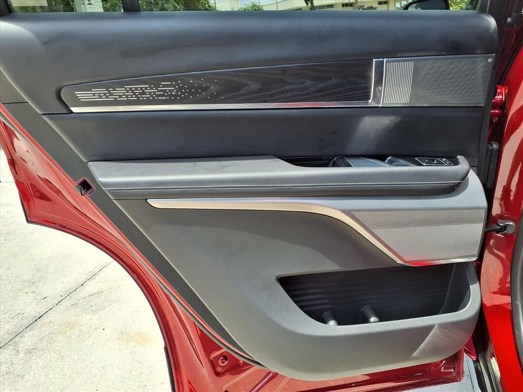 Certified 2026 Cadillac Vistiq Platinum w/ LPO, Floor Liner Package AWD/4WD image 17