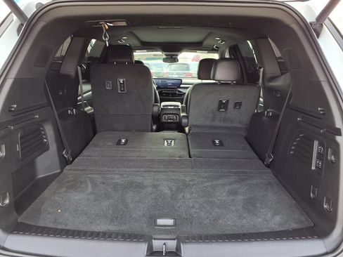 Used 2025 Buick Enclave Sport Touring w/ Power Package FWD image 10
