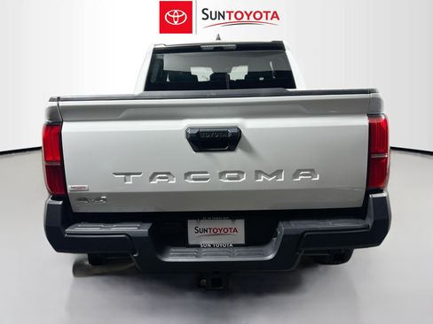 Used 2025 Toyota Tacoma SR AWD/4WD image 5