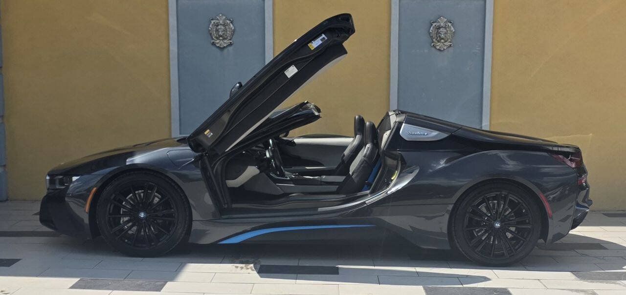 Used 2019 BMW i8 Roadster AWD/4WD image 2