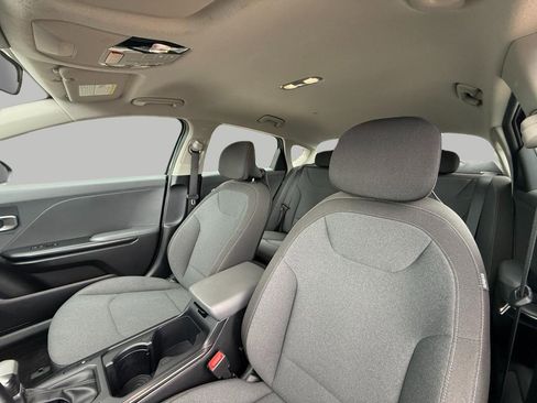 Used 2025 Kia K4 FWD image 38