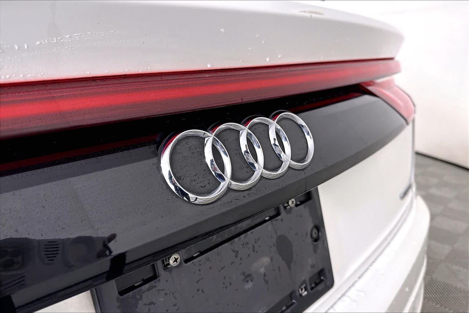 Used 2022 Audi Q8 Premium Plus AWD/4WD image 30
