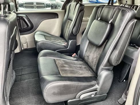 Used 2019 Dodge Grand Caravan SXT FWD image 25