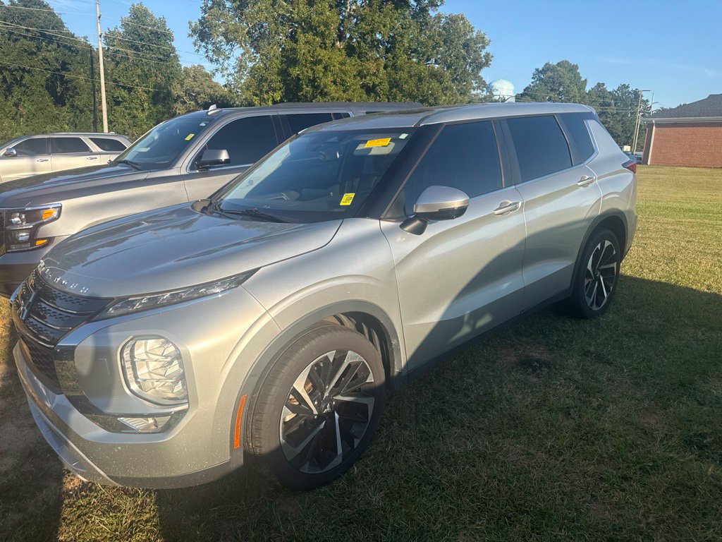 Used 2022 Mitsubishi Outlander SE AWD/4WD image 2