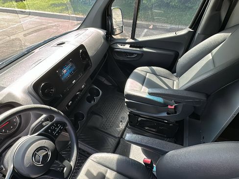 Used 2024 Mercedes-Benz Sprinter 2500 w/ Acoustic Package image 21