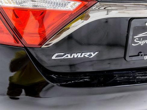 Used 2015 Toyota Camry SE FWD image 5
