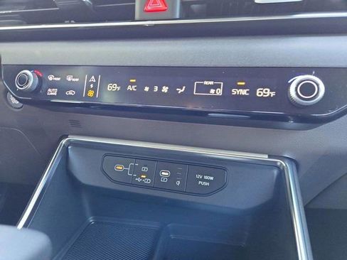 New 2026 Kia Carnival EX image 24