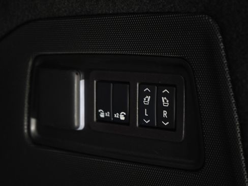 Used 2024 Cadillac Escalade Premium Luxury w/ Performance Package image 12