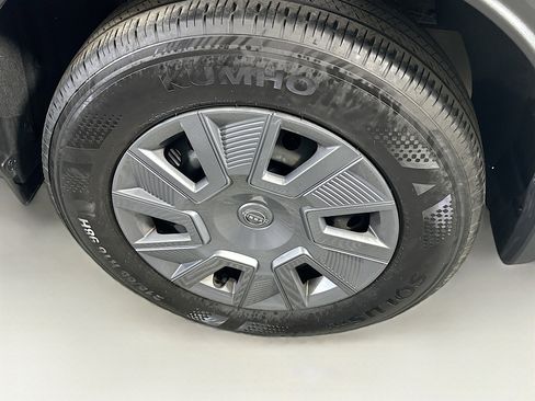 Used 2025 Nissan Kicks S image 11