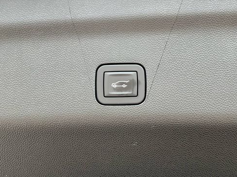 Used 2025 Chevrolet Suburban Premier AWD/4WD image 44