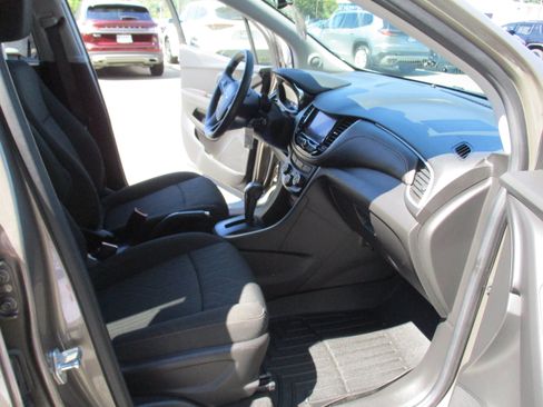 Certified 2020 Chevrolet Trax LT AWD/4WD image 15
