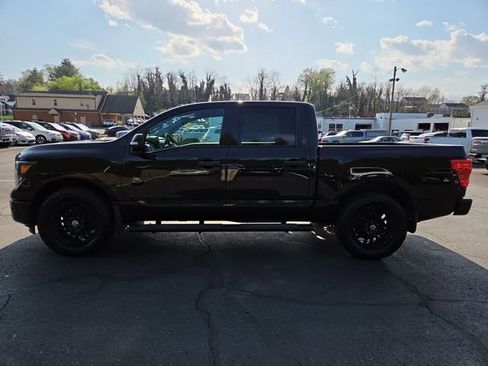 Used 2019 Nissan Titan SV w/ SV Convenience Package image 4