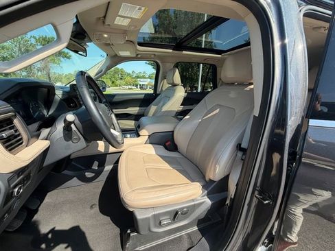 Used 2024 Ford Expedition Limited AWD/4WD image 6
