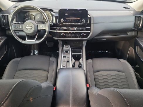 Used 2024 Nissan Pathfinder SV image 16