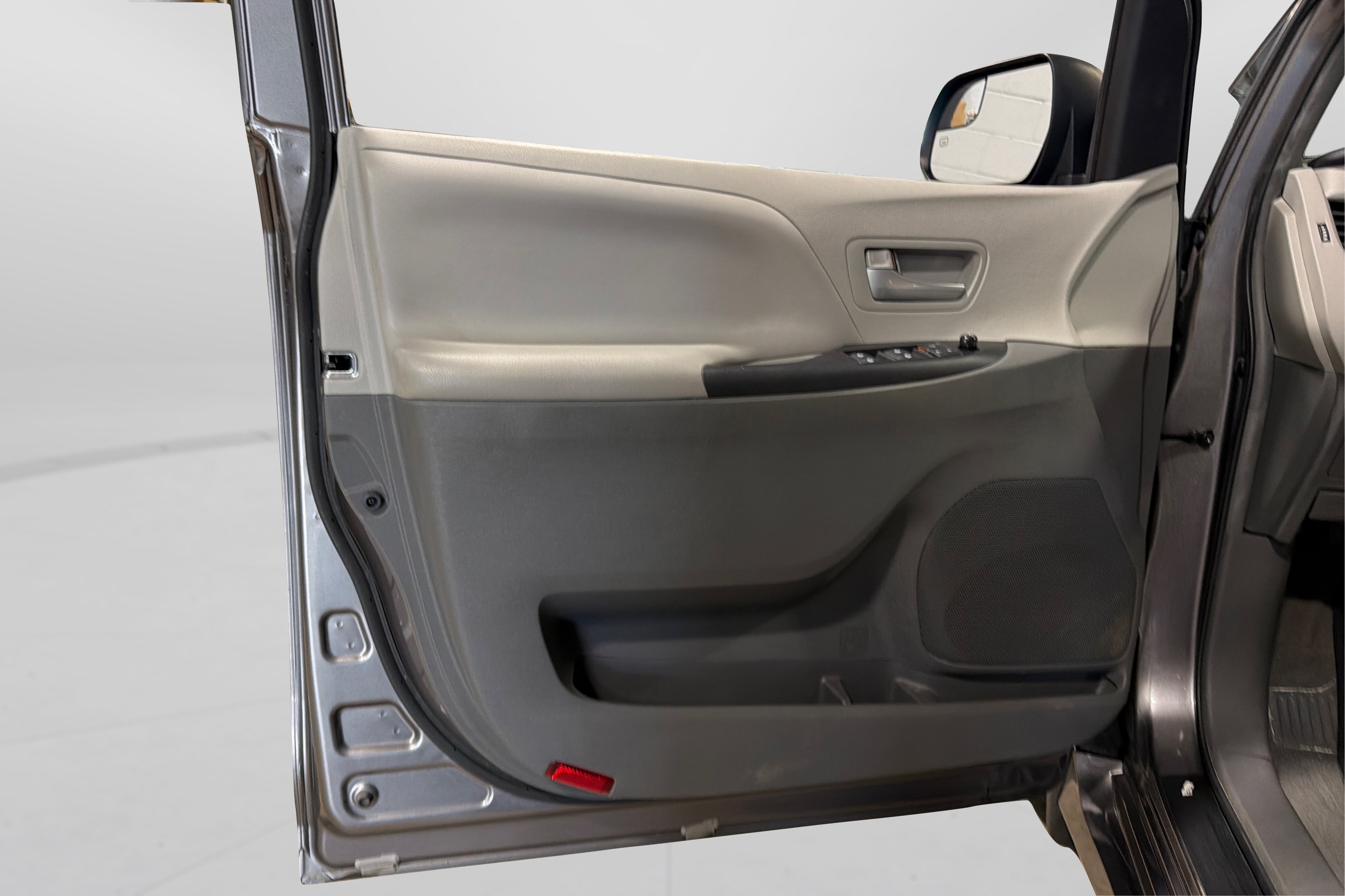 Used 2019 Toyota Sienna LE FWD image 15