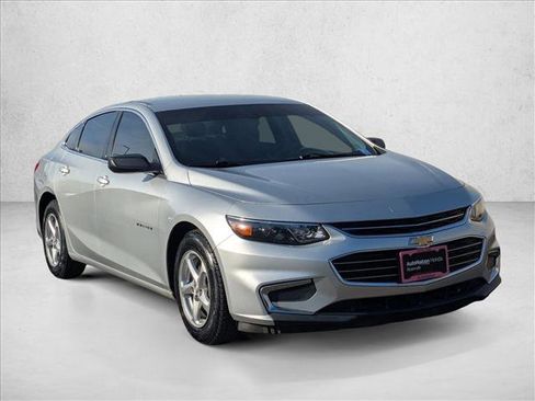 Used 2018 Chevrolet Malibu LS image 3
