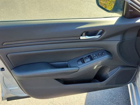 Used 2024 Nissan Altima 2.5 SV image 16