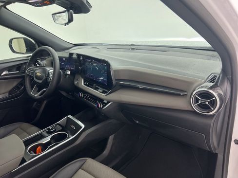 New 2026 Chevrolet Equinox LT w/ Convenience Package II FWD image 25