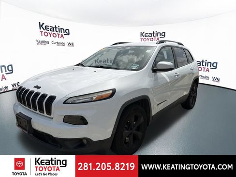 Used 2018 Jeep Cherokee Latitude w/ Altitude Package FWD image 7