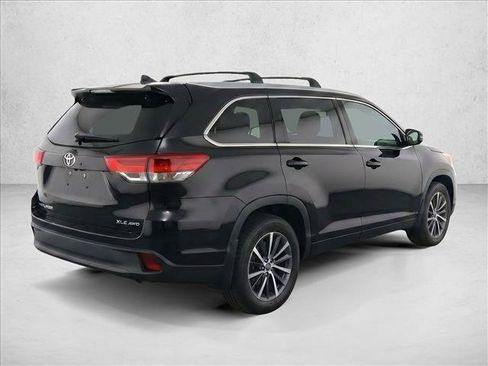 Used 2017 Toyota Highlander XLE AWD/4WD image 7