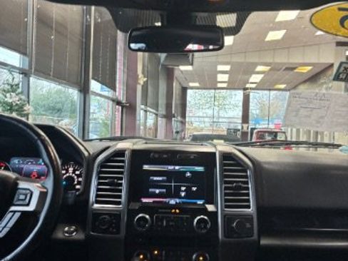 Used 2015 Ford F150 Platinum w/ Equipment Group 701A Luxury image 32