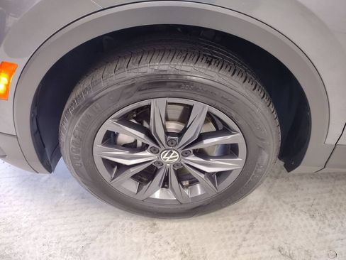 Used 2023 Volkswagen Tiguan SE AWD/4WD image 5