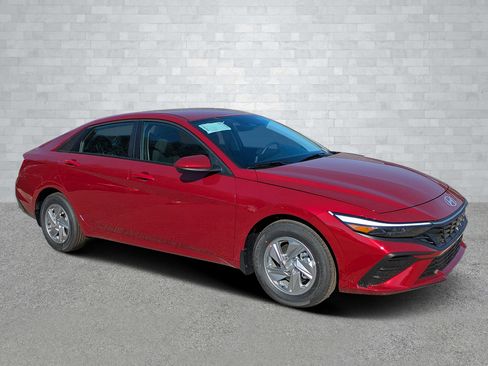 New 2026 Hyundai Elantra SE image 2