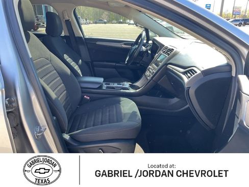 Used 2020 Ford Fusion SE image 26