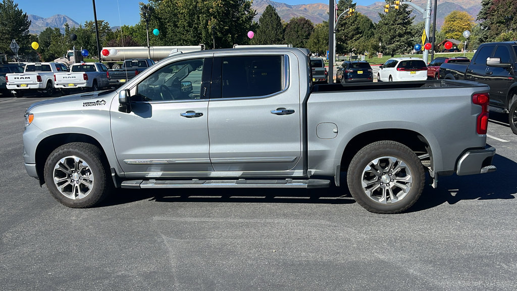 Used 2023 Chevrolet Silverado 1500 High Country w/ Technology Package AWD/4WD image 6