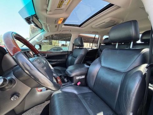 Used 2011 Lexus LX 570 4WD w/ Luxury Pkg image 19
