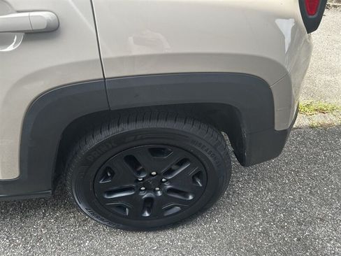 Used 2017 Jeep Renegade Trailhawk AWD/4WD image 29