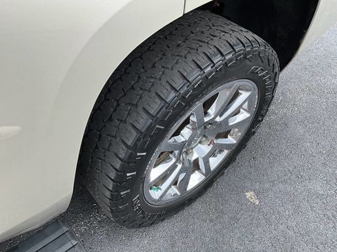 Used 2015 GMC Yukon Denali w/ Premium Package AWD/4WD image 24