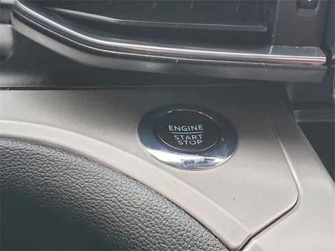 Used 2022 Ford Explorer XLT w/ Equipment Group 202A image 25